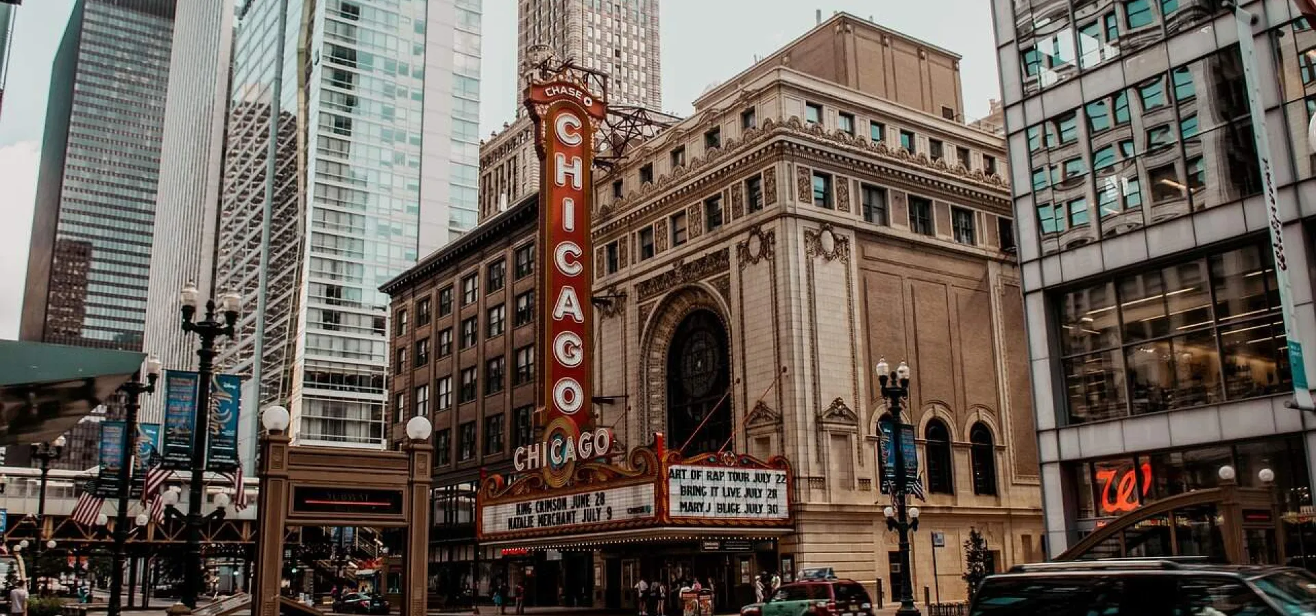 Street in Chicago where people and cars move