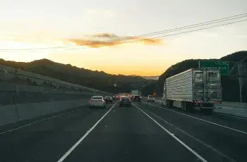 What flexible shipping options are available at SGT Auto Transport?