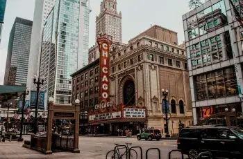 Street in Chicago where people and cars move