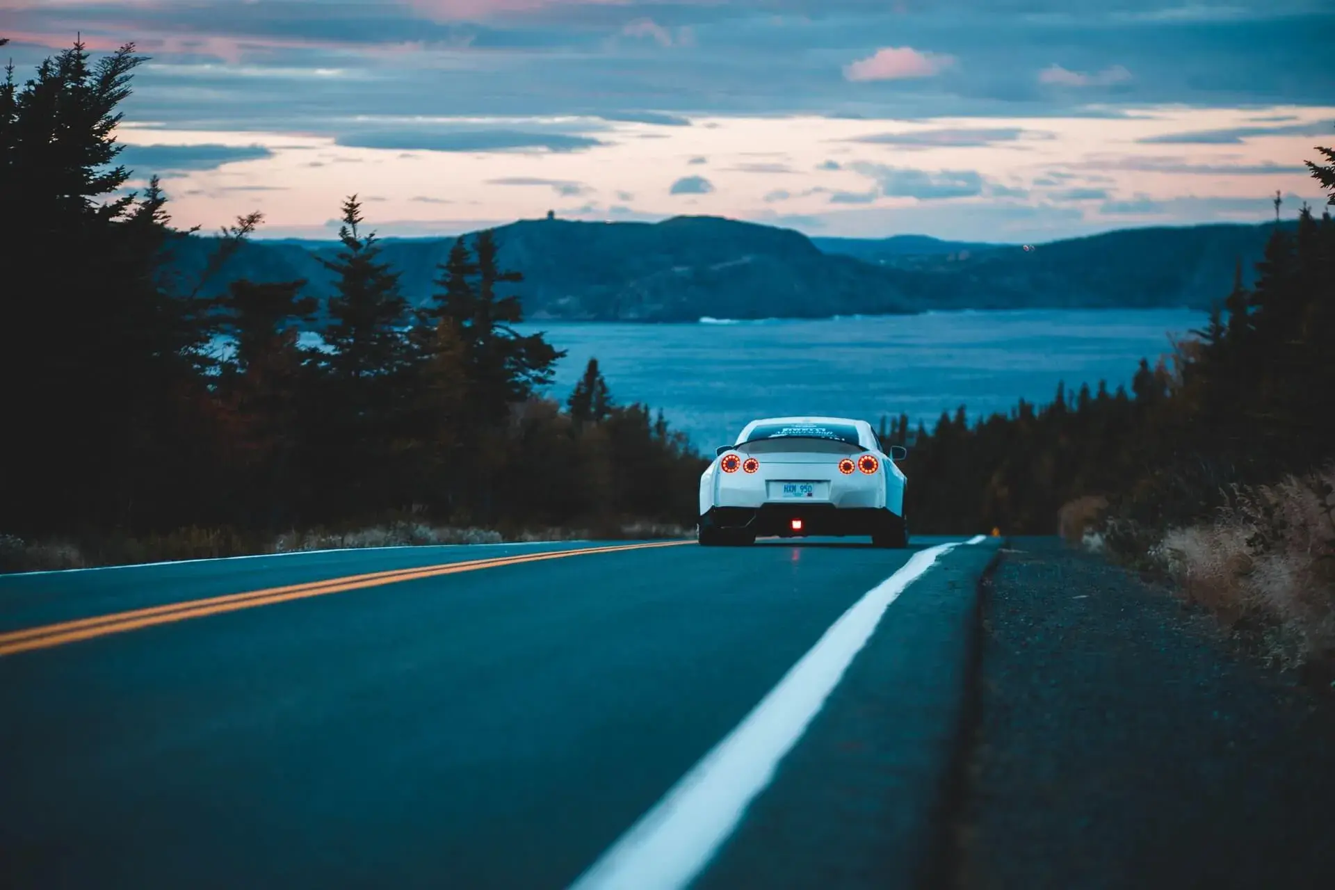 Long-distance car transport: Everything you need to know Long-distance car transport: Everything you need to know